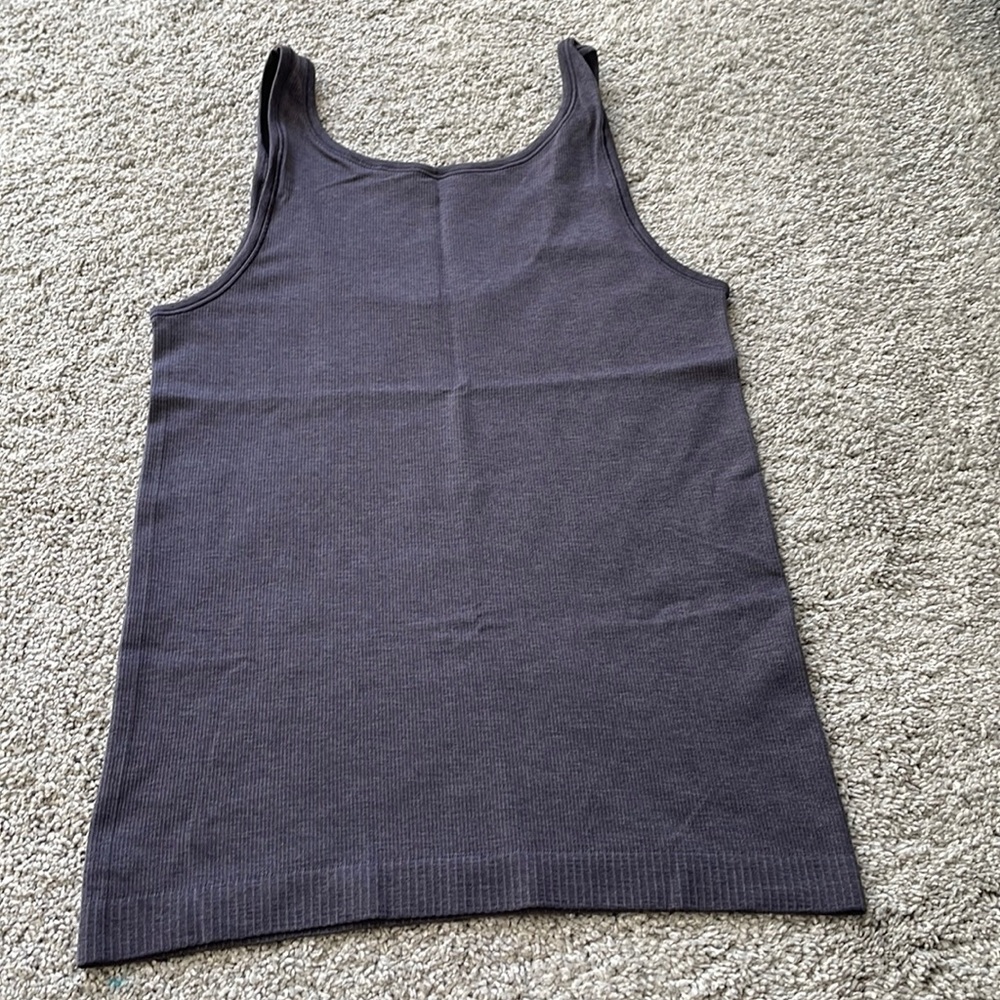 EUC Lululemon beautiful purple gray ribbed tank size 6